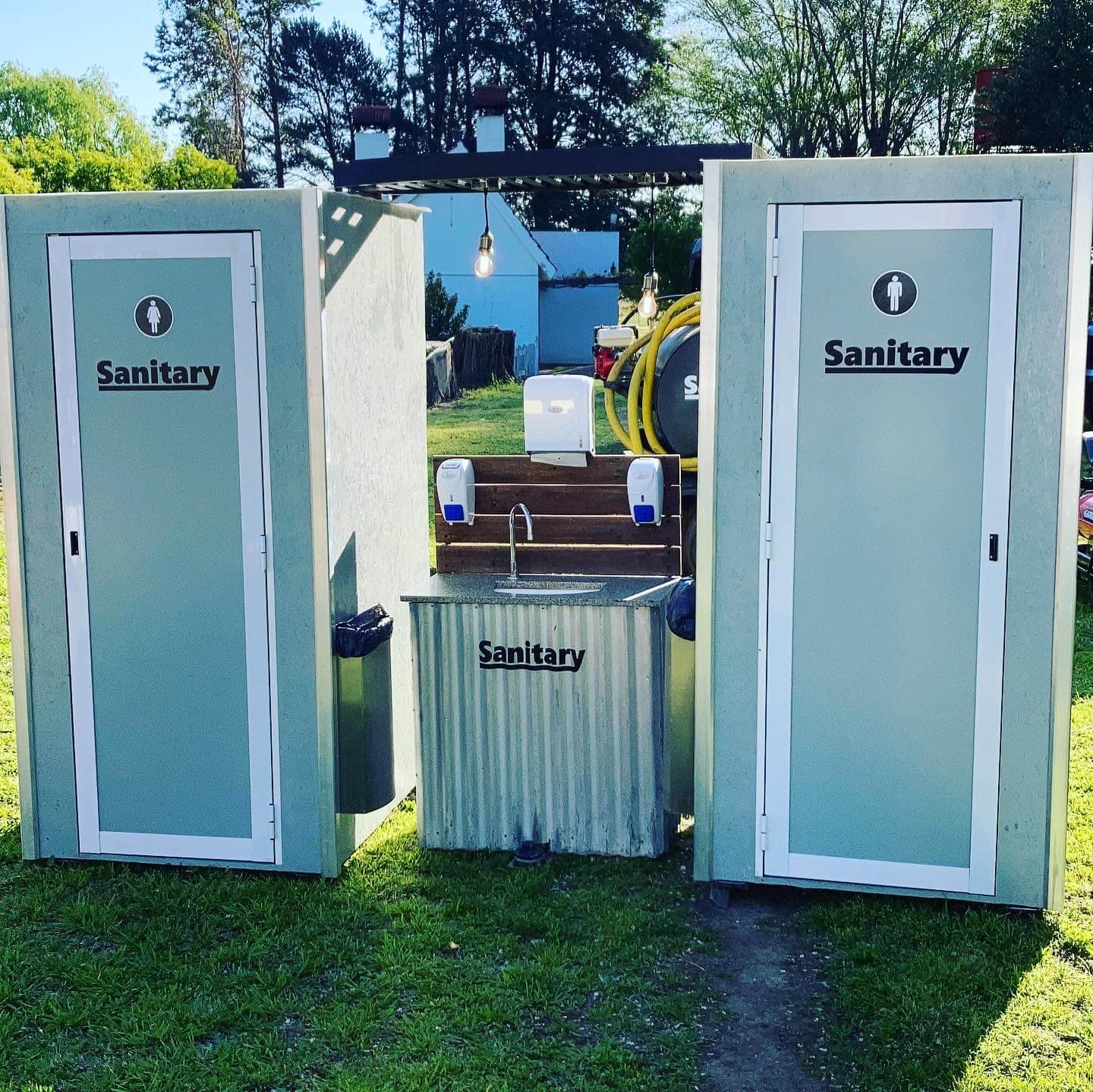 Baños químicos Sanitary instalados para un evento